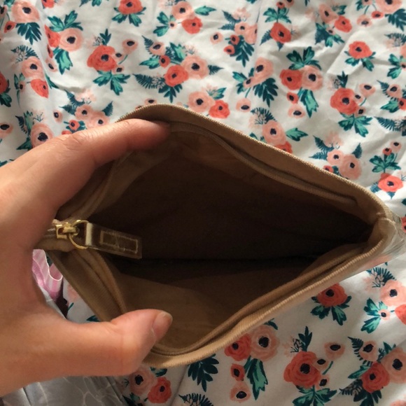 Gold makeup bag - Picture 3 of 3